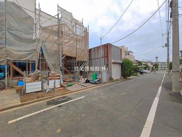 前面道路を含めた現地写真です。