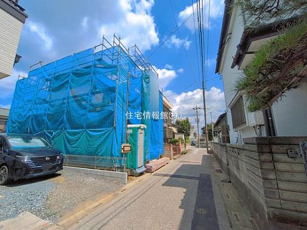 前面道路を含めた現地写真です。
