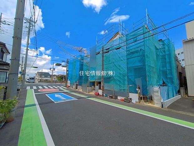 前面道路を含めた現地写真です。