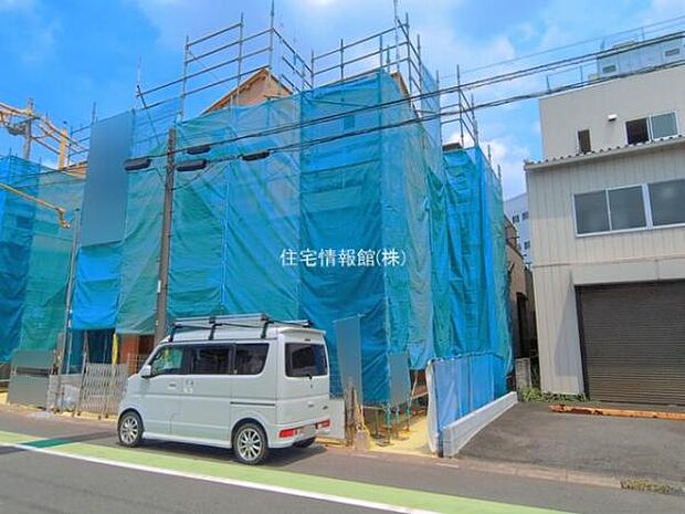 前面道路を含めた現地写真です。