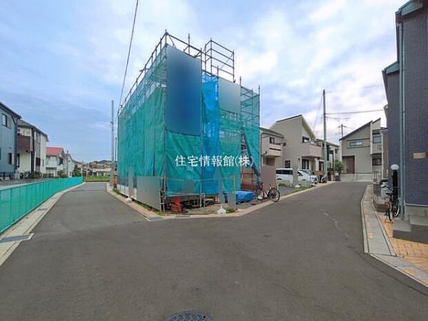 前面道路を含めた現地写真です。
