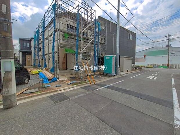 前面道路を含めた現地写真です。