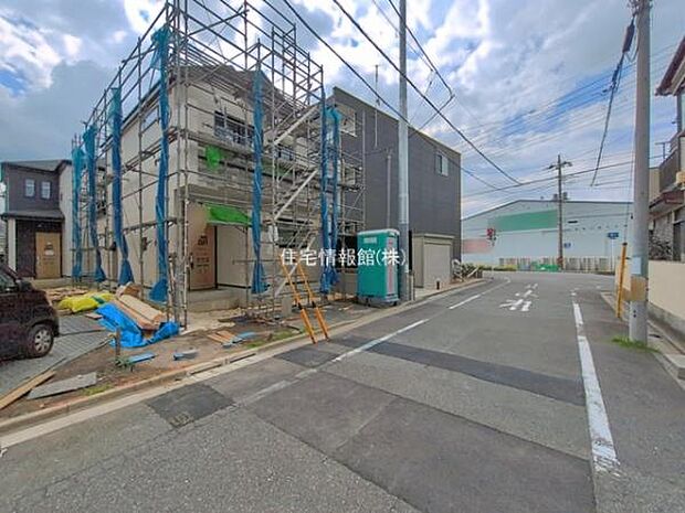 前面道路を含めた現地写真です。