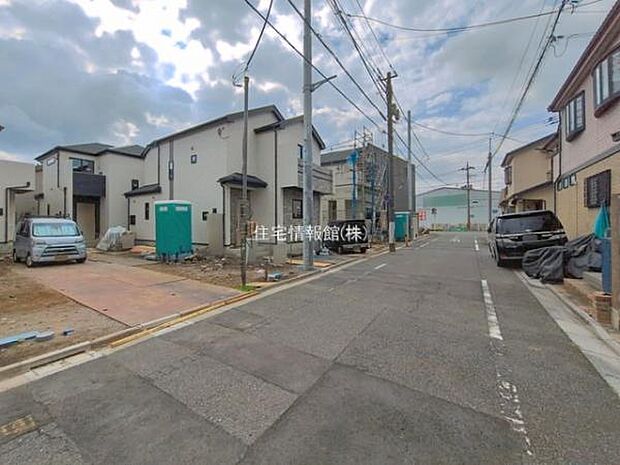 前面道路を含めた現地写真です。