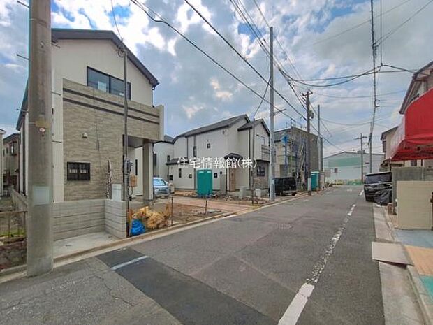前面道路を含めた現地写真です。
