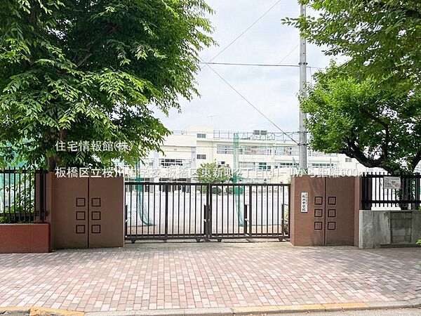 板橋区立桜川中学校まで約600m（徒歩8分）