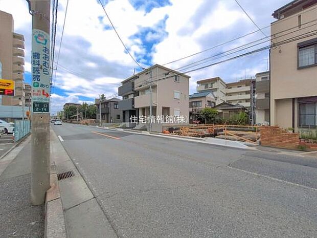 前面道路を含めた現地写真です。