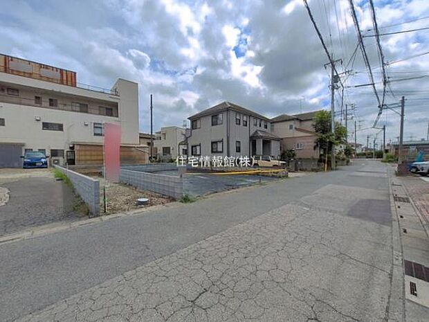 前面道路を含めた現地写真です。