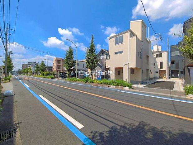 前面道路を含めた現地写真です。