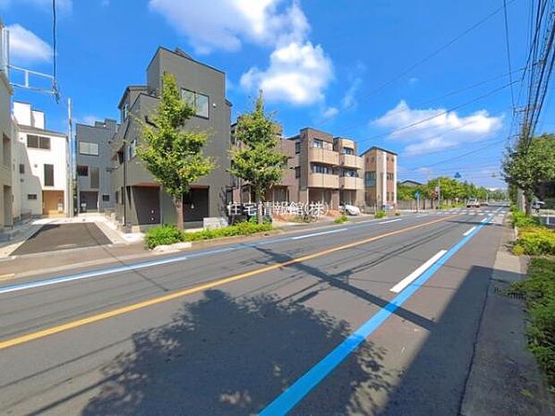 前面道路を含めた現地写真です。
