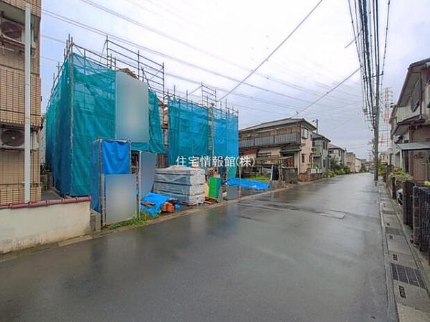 前面道路を含めた現地写真です。