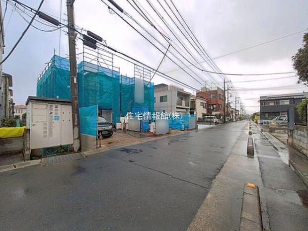 前面道路を含めた現地写真です。