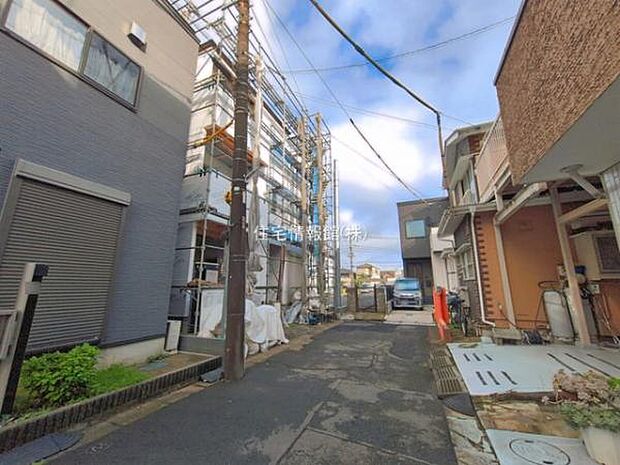 前面道路を含めた現地写真です。