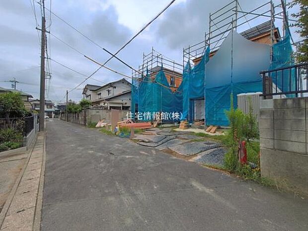 前面道路を含めた現地写真です。