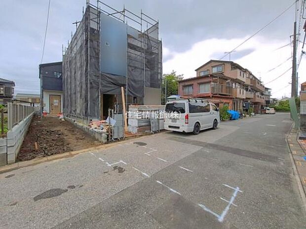 前面道路を含めた現地写真です。