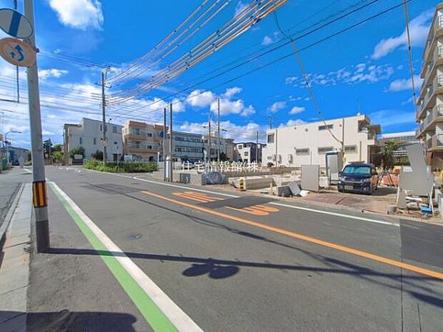 前面道路を含めた現地写真です。