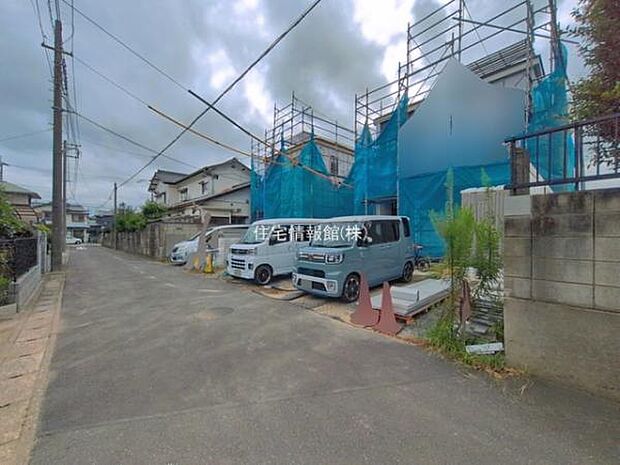 前面道路を含めた現地写真です。