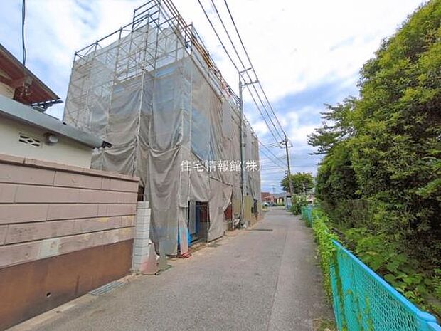 前面道路を含めた現地写真です。
