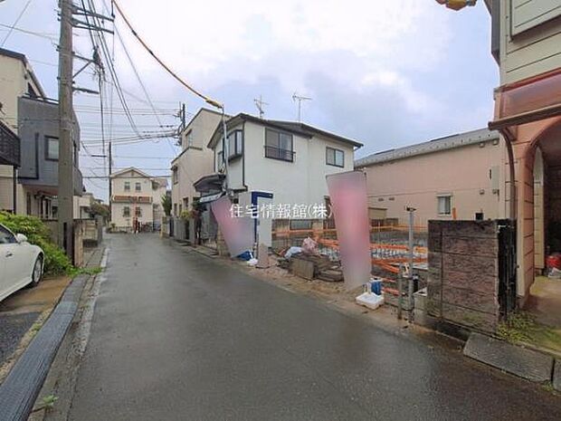 前面道路を含めた現地写真です。