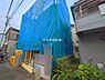 外観：前面道路を含めた現地写真です。