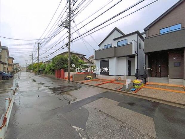 前面道路を含めた現地写真です。