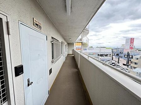 玄関前の廊下です。