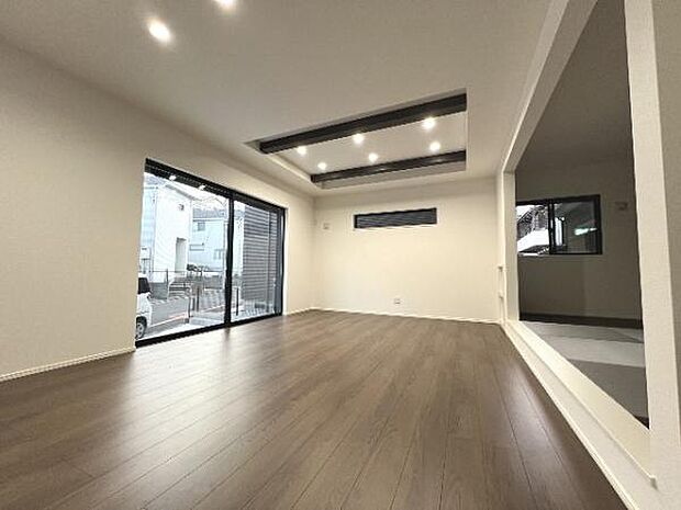 暖かな日差しが差し込むリビングダイニングです。