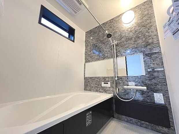 スタイリッシュな浴室で1日の疲れをゆったり癒されるのもいいですね。