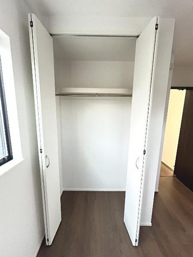 中の物を確認しやすく、取り出しやすい収納スペース。お部屋を広々とお使いいただけます。