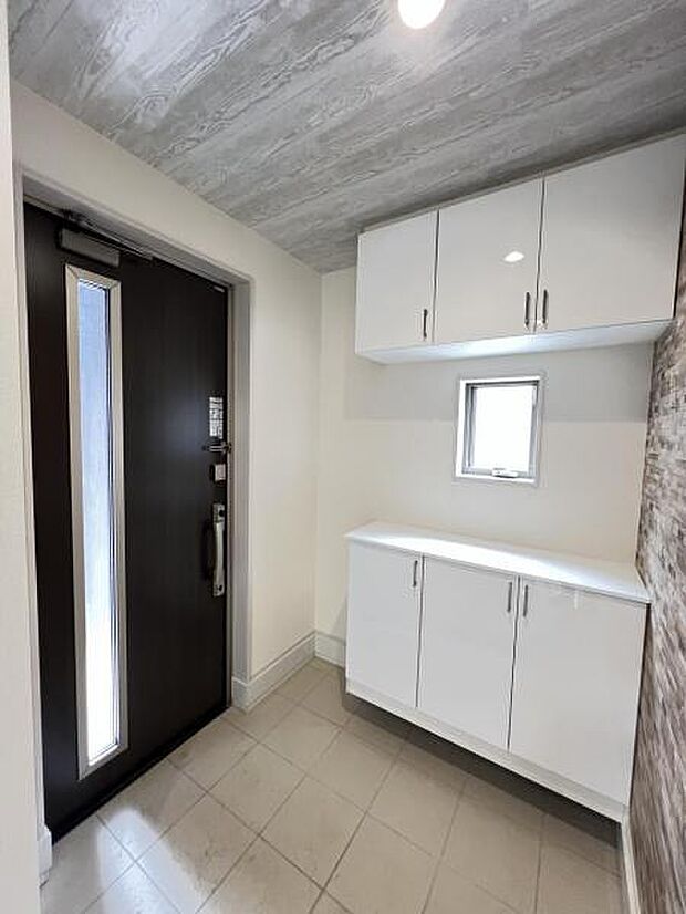 いつも気持ちよくご家族を迎えられる玄関です。