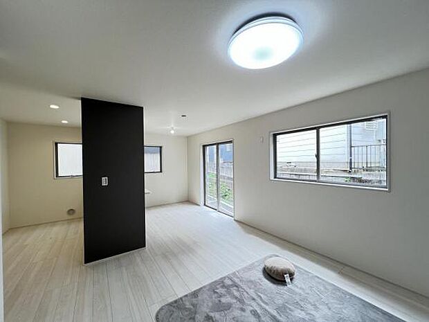 家族団らんの場所としてゆったりと居心地の良いリビングです。