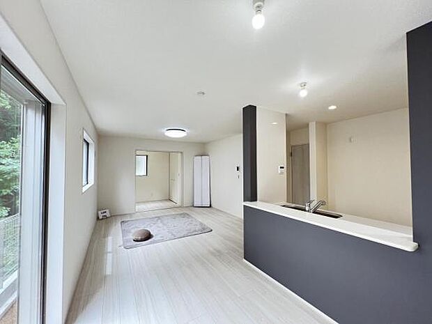 ご家族の温かい時間を演出するダイニングスペースです。