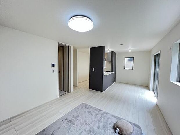 リビングダイニングになります。ご家族そろっての素敵な空間になりそうですね。