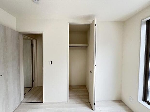 いつでもお部屋をスッキリお使い頂ける収納スペースを設置。