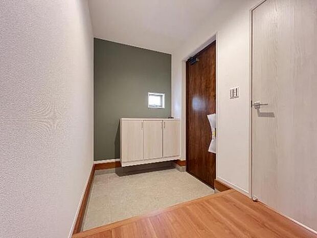 綺麗で明るい玄関でお客様をお迎えいただけます。