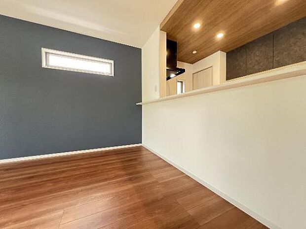 ご家族でゆったり食事が楽しめるダイニングスペースです。