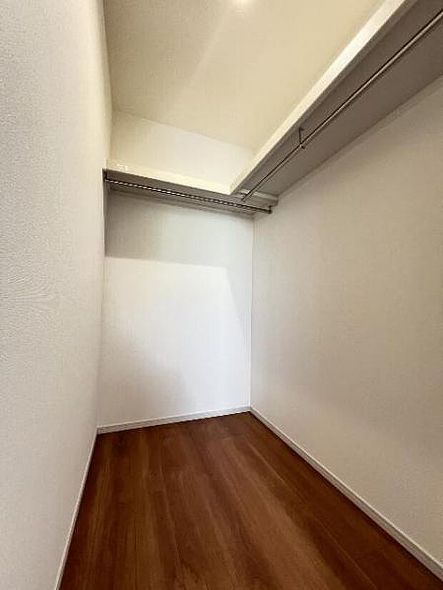 ウォークインクローゼット付きで収納も豊富。お部屋のスペースを有効的に使えそうですね。