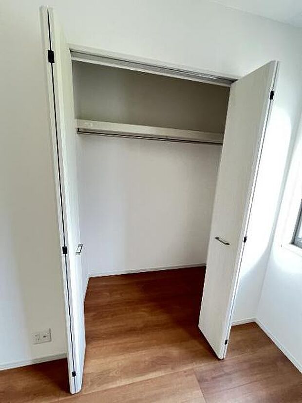 中の物を確認しやすく、取り出しやすい収納スペース。お部屋を広々とお使いいただけます。