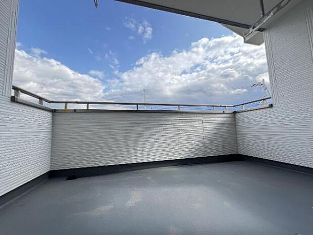 お洗濯ものを気持ち良く太陽の光で干せるのが嬉しいですね。