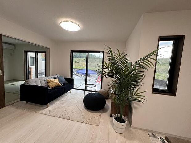 家族団らんの場所としてゆったりと居心地の良いリビングです。