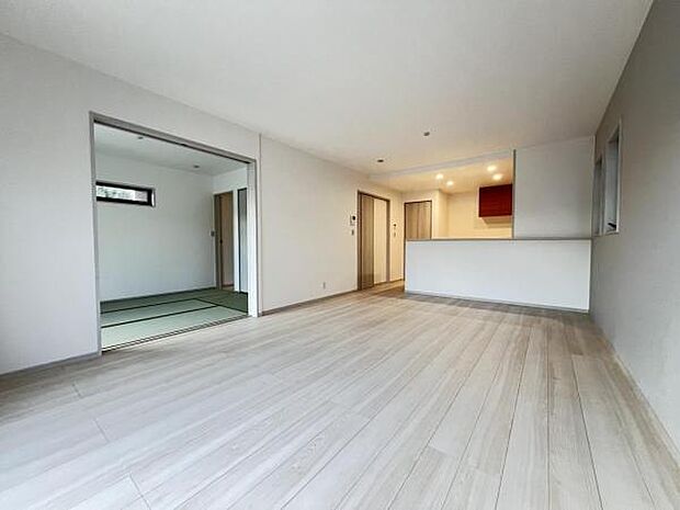 リビングダイニングになります。ご家族そろっての素敵な空間になりそうですね。