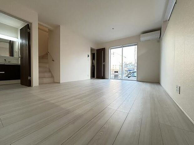 ご家族の温かい時間を演出するダイニングスペースです。