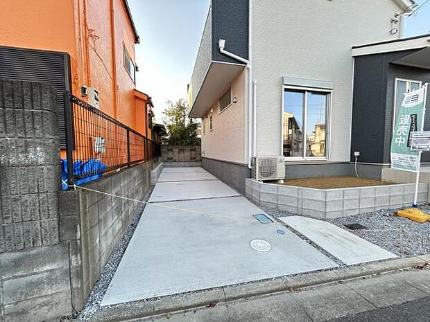 駐車場ももちろん完備しておりますのでお車所有の方にも心強いです。