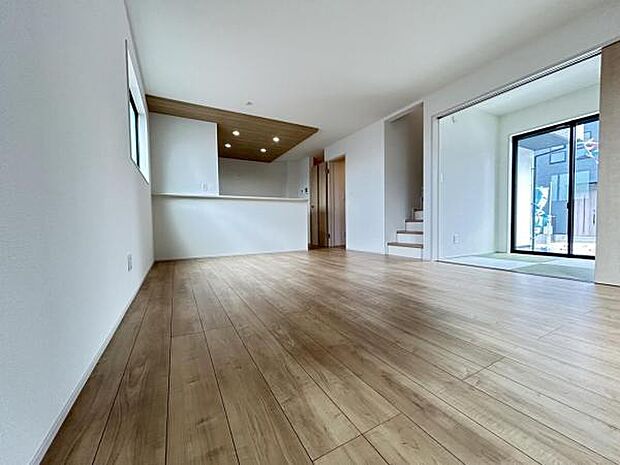 家族団らんの場所としてゆったりと居心地の良いリビングです。