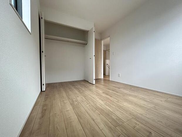 いつでもお部屋をスッキリお使い頂ける収納スペースを設置。