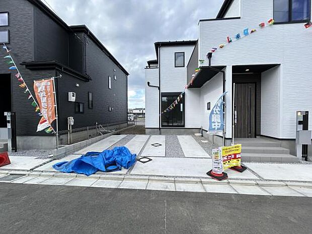 駐車場ももちろん完備しておりますのでお車所有の方にも心強いです。