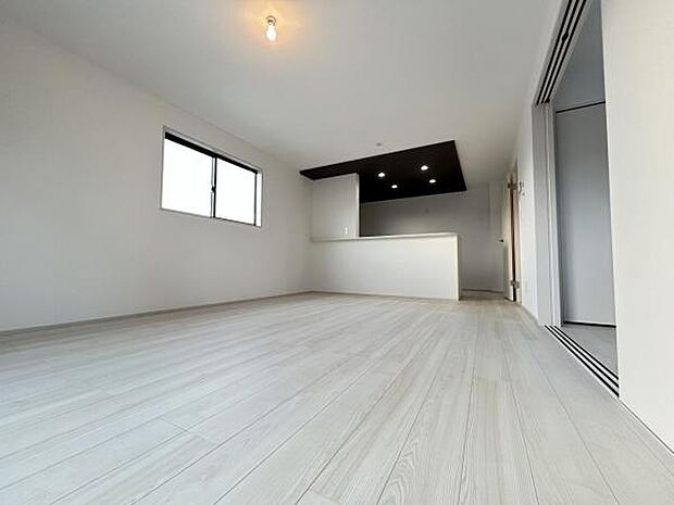 リビングダイニングになります。ご家族そろっての素敵な空間になりそうですね。