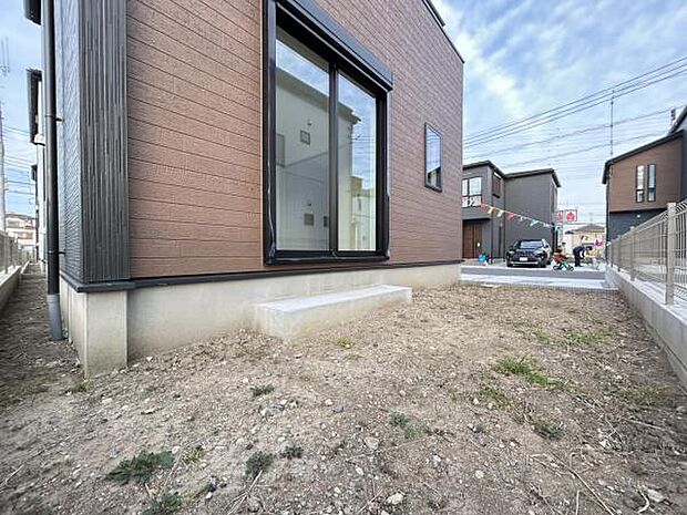 お庭スペースは、ガーデニングやお子様との外遊びなど多彩な用途でお楽しみいただけます。