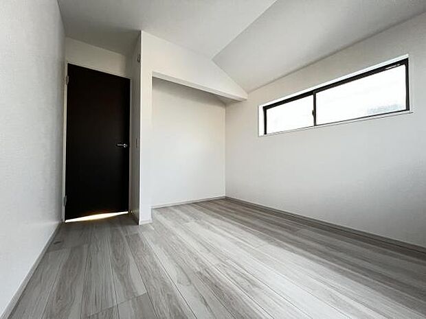 いつでもお部屋をスッキリお使い頂ける収納スペースを設置。