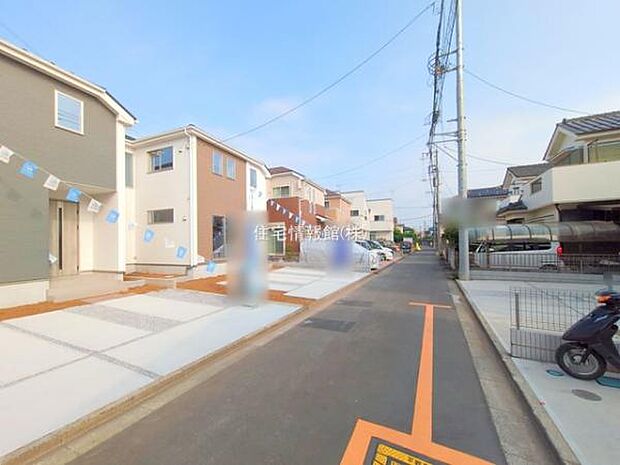 前面道路を含めた現地写真です。